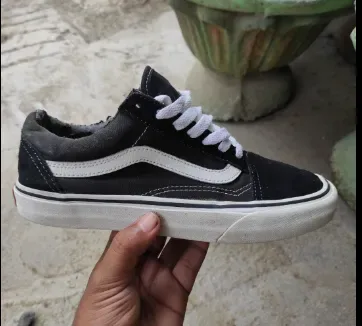 Sepatu Vans Old Skool Hitam Putih (Size 39)