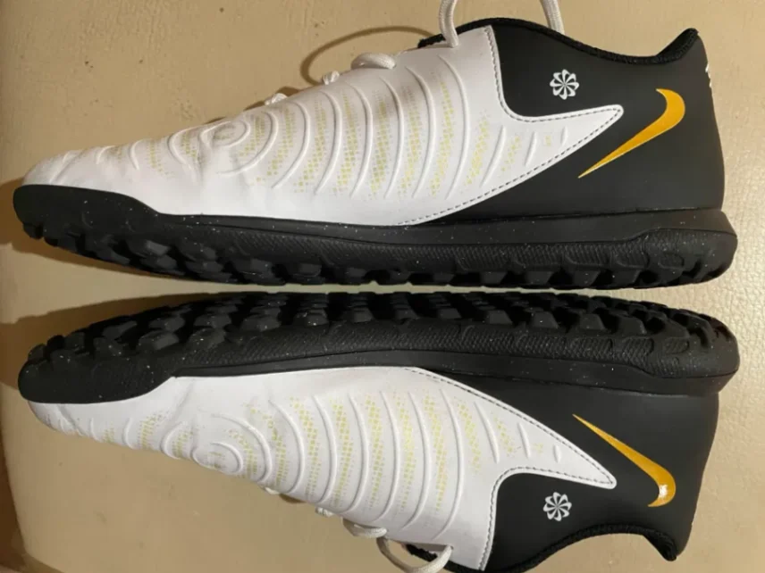 Sepatu minisoccer Nike Phantom GX II Club Turf — foto 2 dari 5
