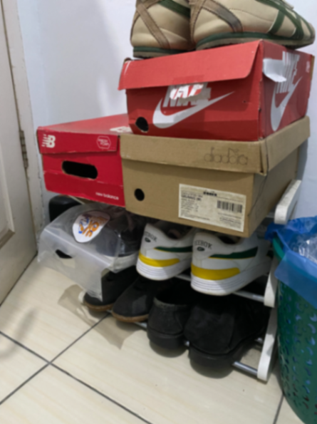 rak sepatu dan rak barang — foto 2 dari 2