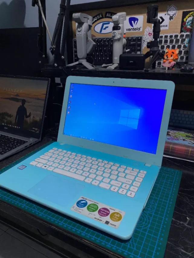 Laptop — foto 1 dari 5