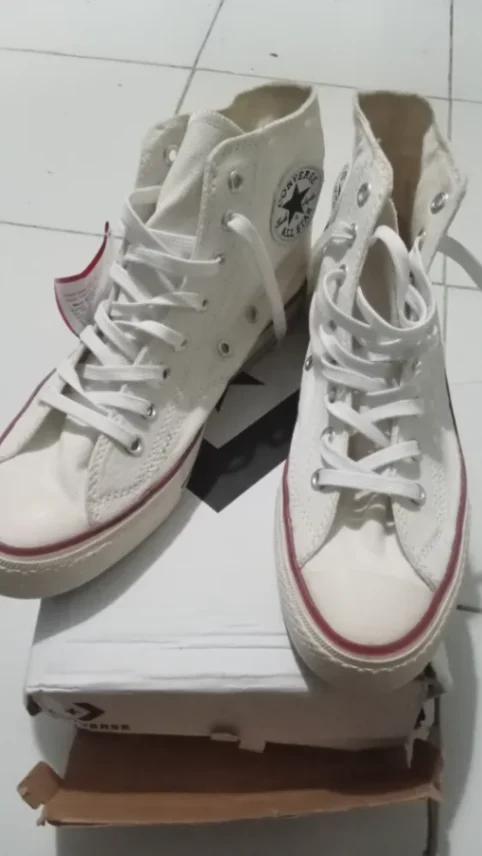Sepatu Converse — foto 2 dari 2