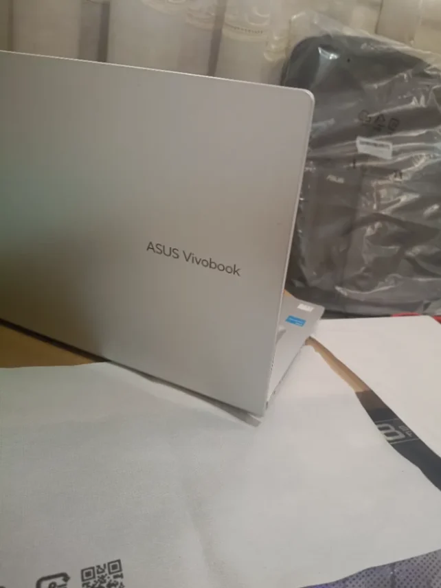 Laptop Asus Vivobook ram 8 SSD 512 — foto 2 dari 4